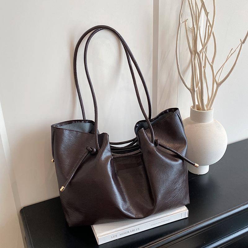 Casual Retro Portable Tote Bag Trendy Commuter Winter New Maillard Large Capacity Shoulder Bag