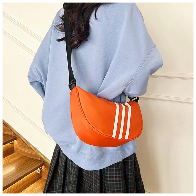 Oxford Cloth Dumpling Bag, New Crescent Moon Bag, Women's Messenger Bag, Sports and Leisure Breast Bag, Large-capacity Travel Bag.