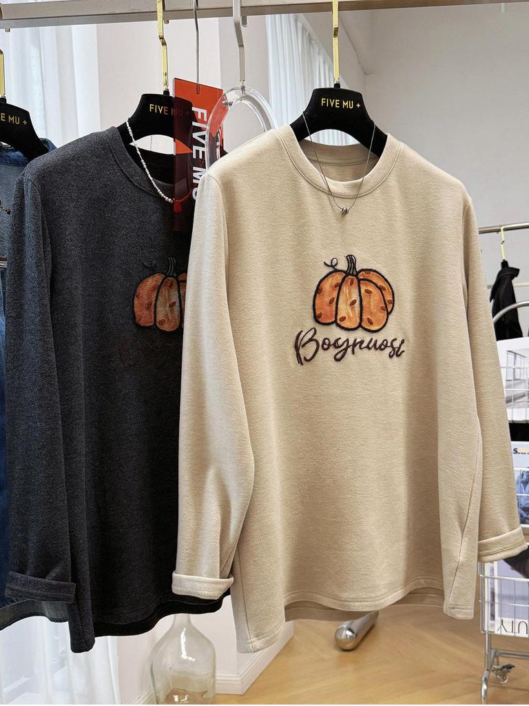 Plus Size Sister: Vintage Pumpkin Long-Sleeve Women's T-Shirt (Early Spring 2026 Collection)