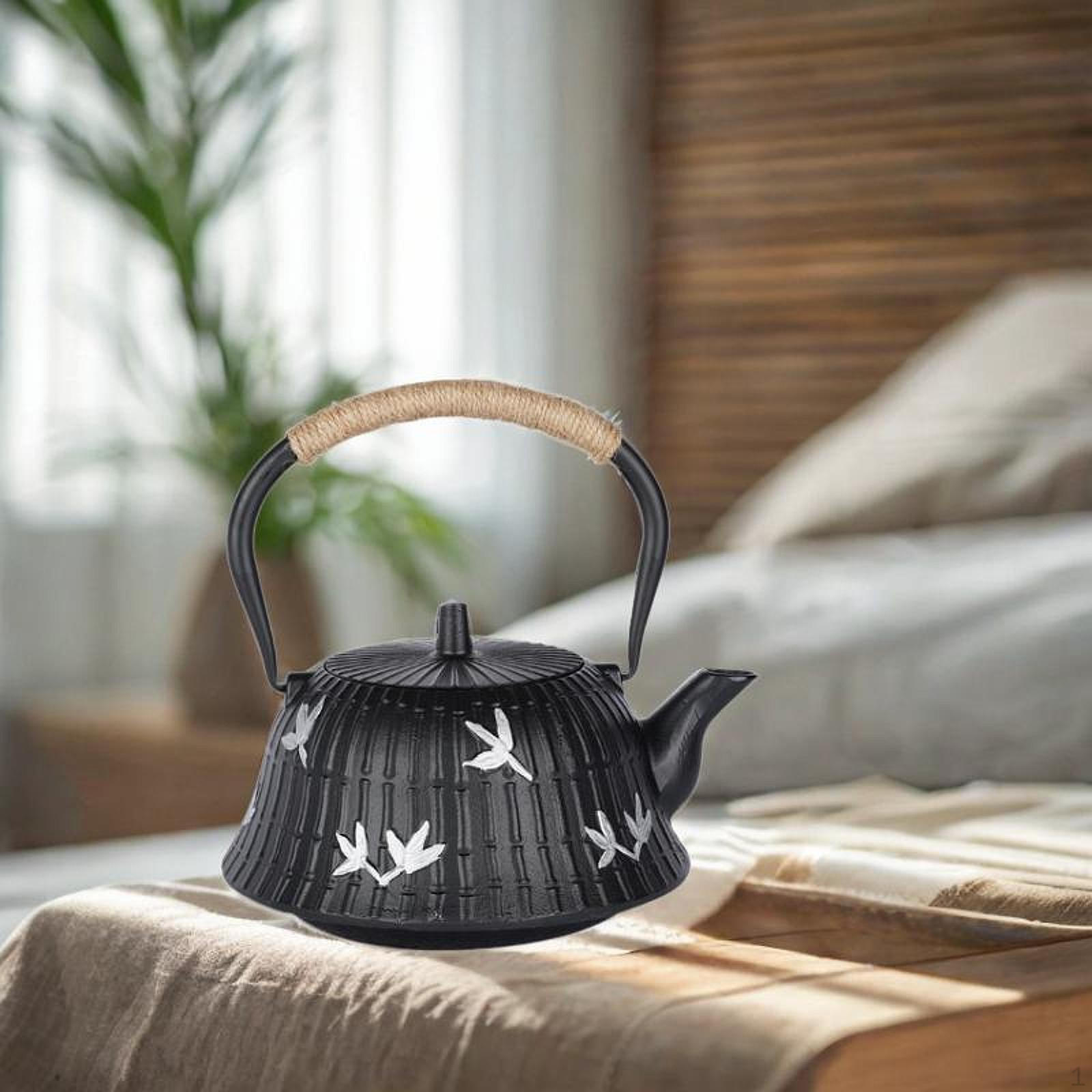 

Чугунный чайник объемом 1,2 л с ситечком для использования дома и в ресторане Vertical lines