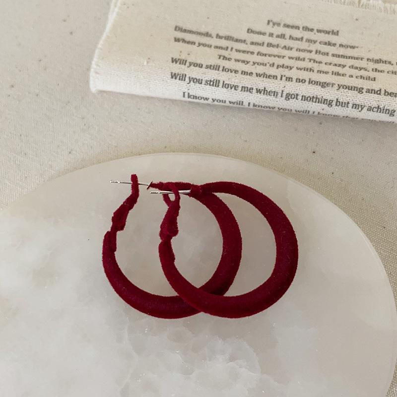 Autumn And Winter Wine Red Velvet Earrings Women'S Light Luxury Retro Elegant Fashion Trend Commuter Versatile Earrings