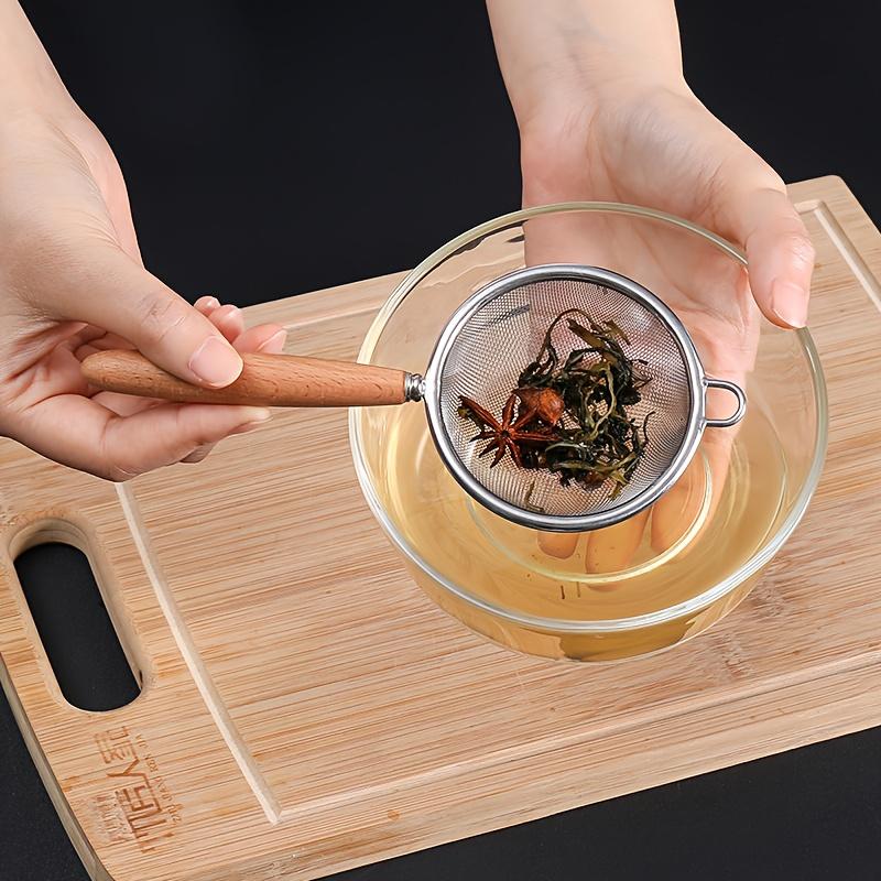 304Beechwood Handle Stainless Steel Skimmer Used for Baking In the Kitchen Fine Flour Sifting Sieve Household Kitchen Soy Milk Filter Baking Tool