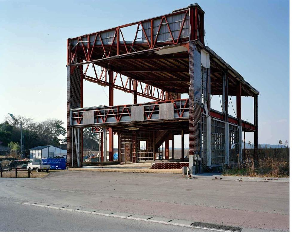 Tohoku Lost, Left, Found Tsuyoshi Yamagishi photo book ((LIXIL Publishing))