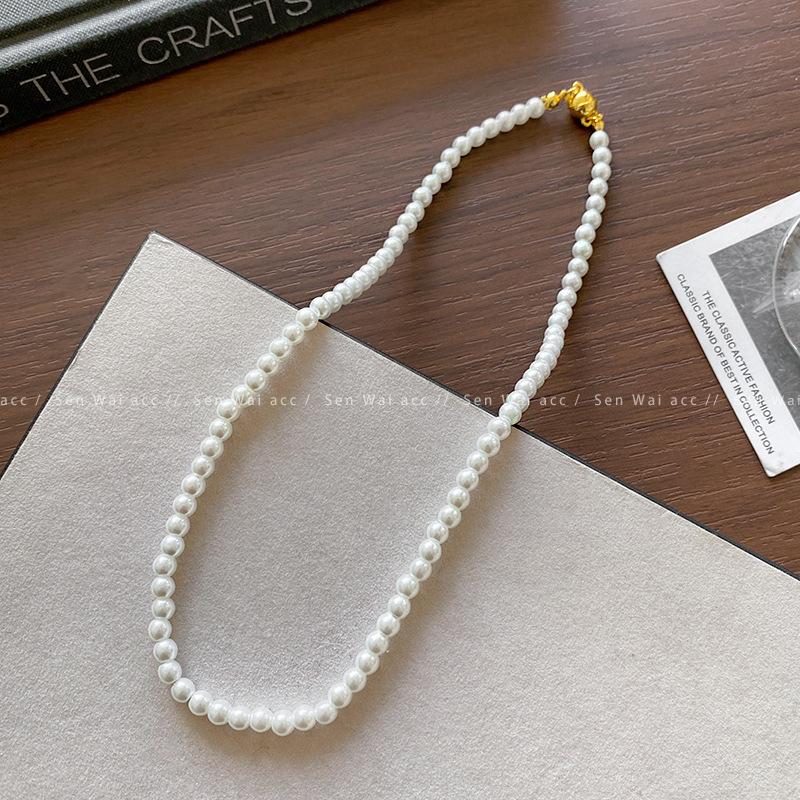 French temperament pearl necklace women s retro light luxury niche design beaded collarbone chain Internet celebrity accessories