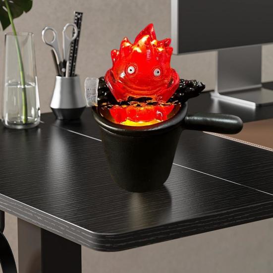 Rozkošná lampička Calcifer, soška, noční světlo, kreslený tvar, teplé oranžové světlo plamene, dekorace do ložnice, kanceláře