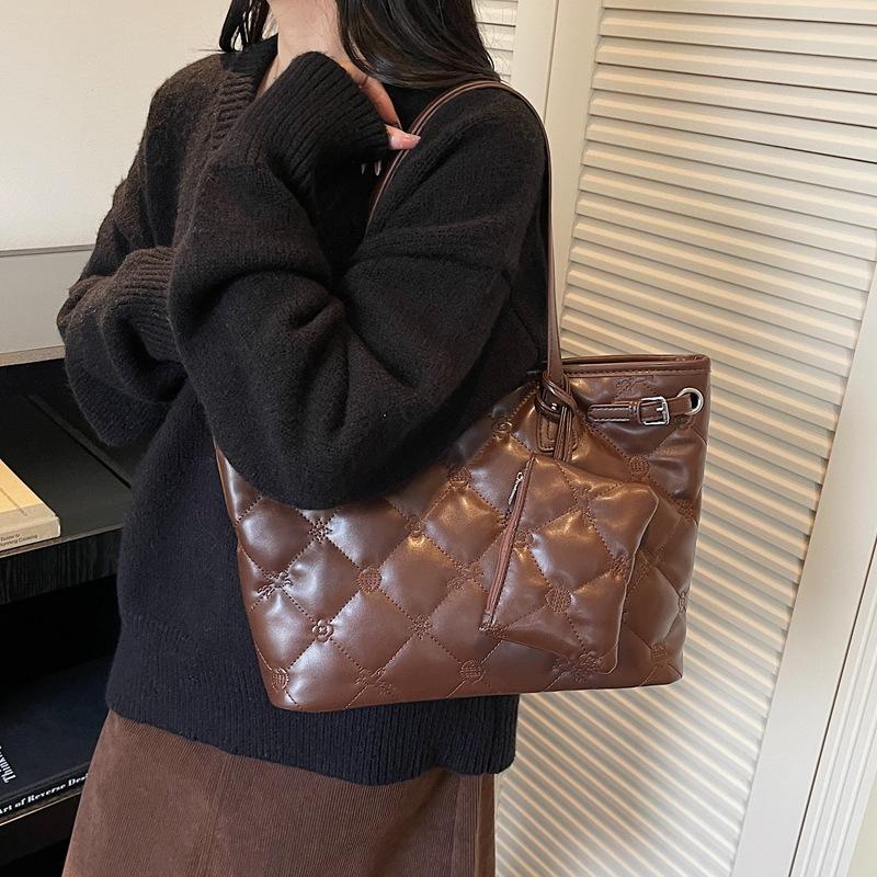 Rhombus chain bag women's 2025 new autumn and winter high-end retro shoulder bag large-capacity commuter tote bag