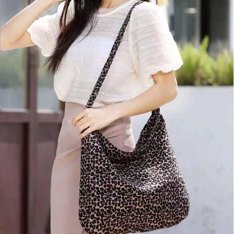Large Capacity Leopard Print Corduroy Shoulder Bag Lazy Wind Versatile Shopping Bag Wind Canvas Bag