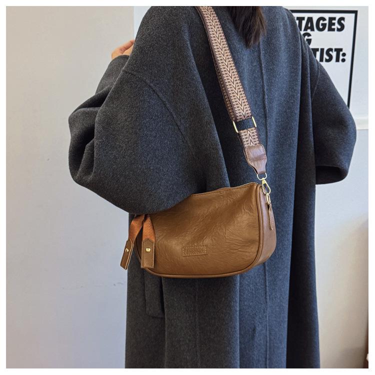 2024 Boston Retro Shoulder Crossbody Bag: Versatile, Hot-Selling Summer Pillow Style