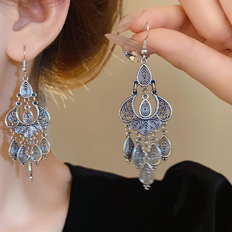 Ohrringe mit Fransen im Ethno-Stil, Urlaubsreisefotografie, Atmosphäre, Ohrhaken, Nische, vielseitige Ohrringe