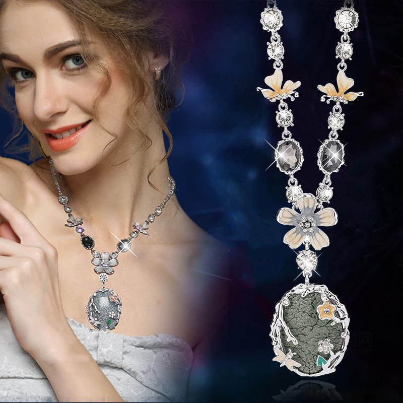 Luxurious Alloy Crystal Necklace Featuring Unique Flower Shape For Elegant Fall Fashion