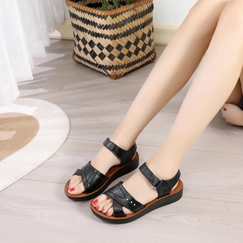 Clearance Leather Middle-aged and Elderly Mother Sandals Soft Sole Non-slip and Wear-resistant, Light and Comfortable Flat Heel Women's Cool Slippers