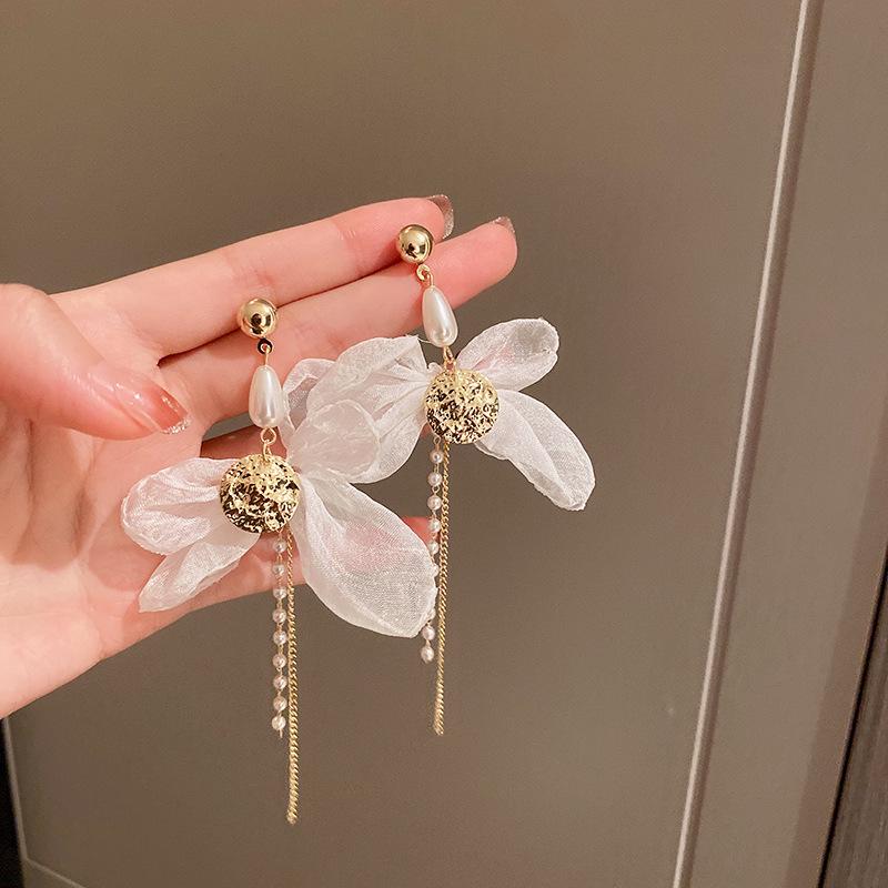 Silver Needle White Heart Tassel Earrings: Luxurious, Versatile, and Stylish Stud Earrings for Women.