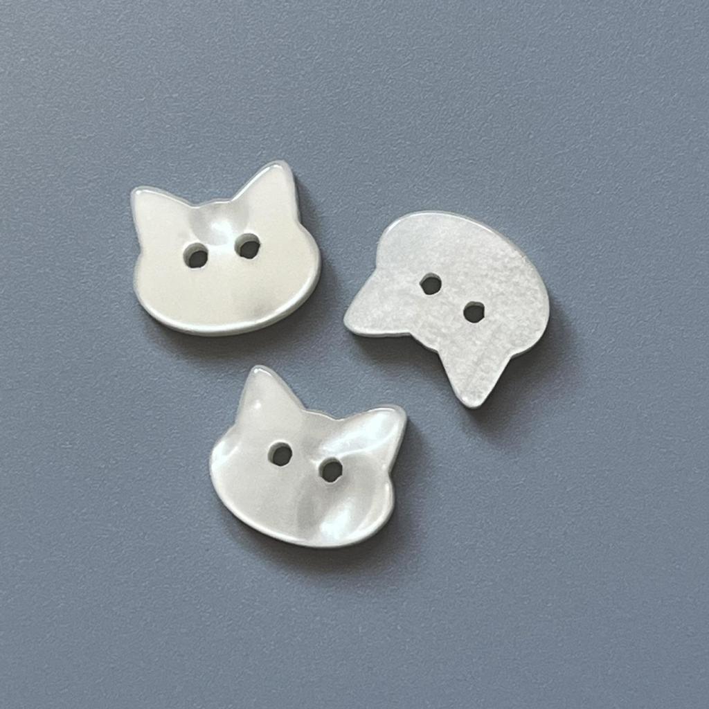 10Pcs Cute Cat Buttons 12mm Small Kitten Head White Resin 2-hole Buttons Clothing Accessories