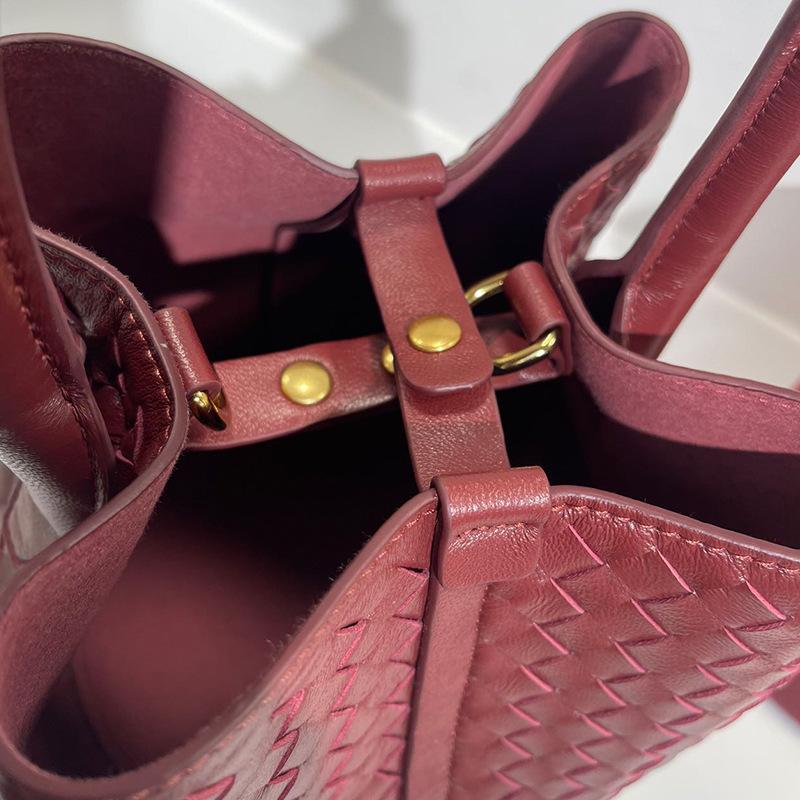 Ručně tkaná letní taška přes rameno z ovčí kůže pro ženy