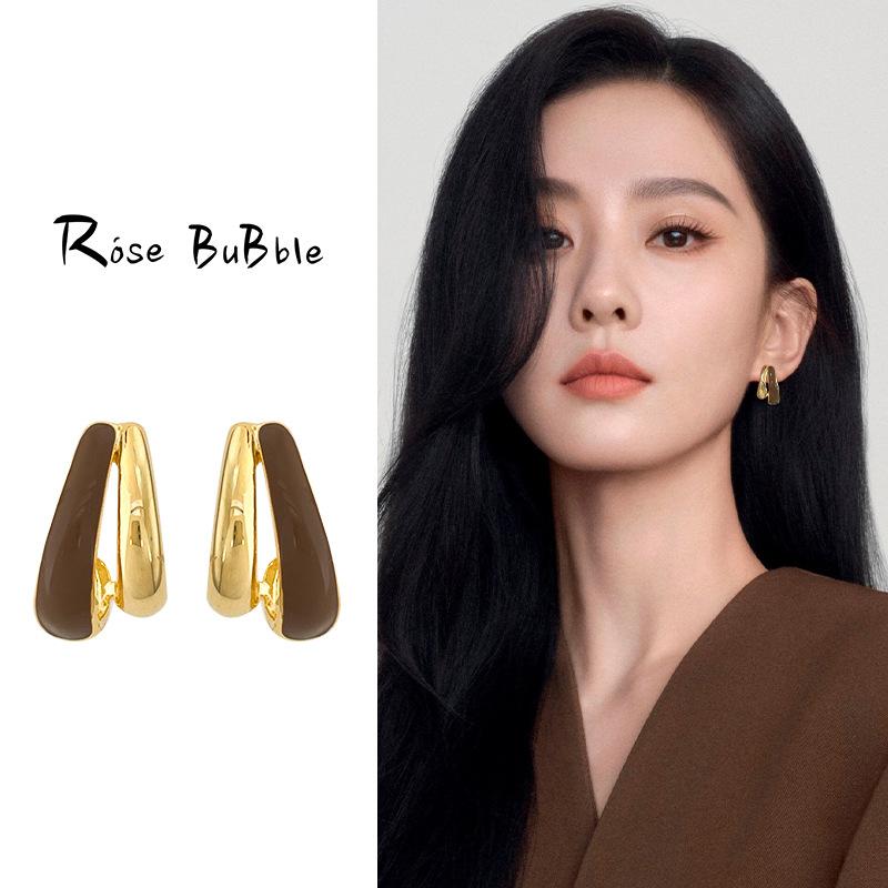 

French retro stud earrings, advanced sense, simple and versatile temperament, niche unique earrings, light luxury Maillard autumn and winter earrings