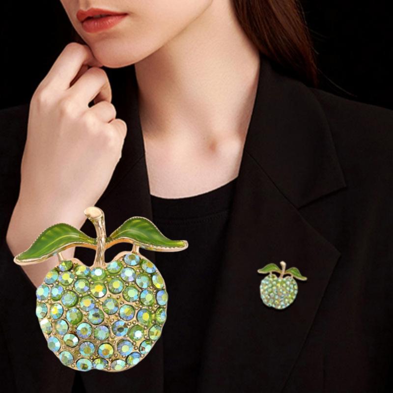 Light Luxury Strawberry Sweet Enamel Brooch Cute Fruits Badge Fashionable Clothing Accessories Corsage Gifts
