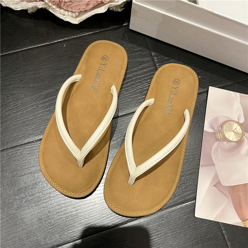 New Flip-flops Women Summer Wear Internet Celebrity Beach Toe Slippers Women Simple Classic Women Flat Cool Slippers