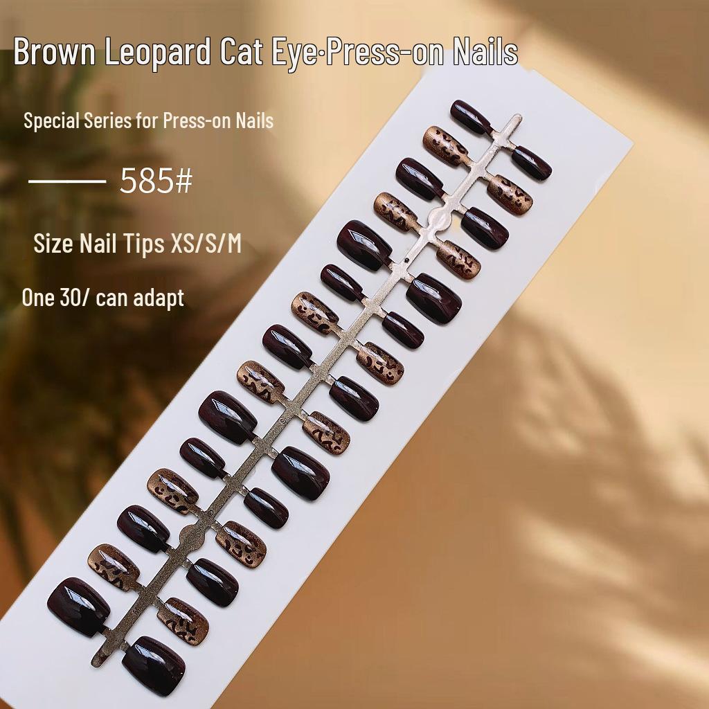 

Leopard Cat Eye Manicure: Chic High-End Wearable False Nails