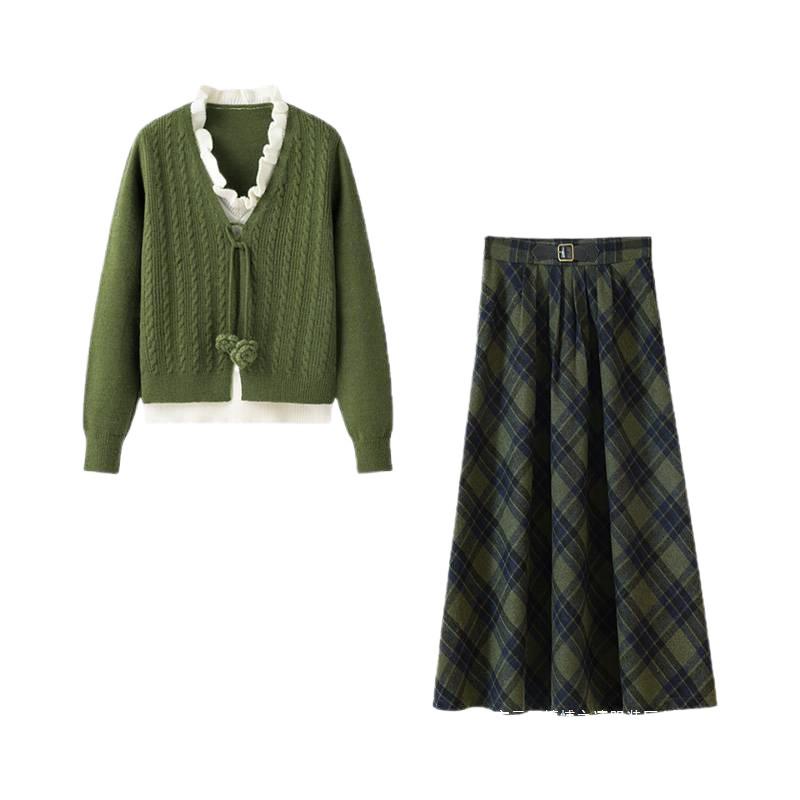 Green Knitted Plaid Sweater Dress - Women's Korean Style Petite Outfit for Spring and Autumn