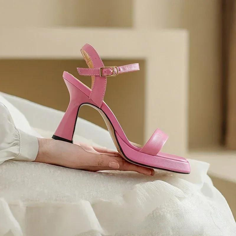 

Модная женская обувь на толстой подошве 2025 Новая летняя модная обувь на высоком каблуке с одной перемычкой Водонепроницаемые сандалии на платформе Zapatos Sandalias De Mujer 40 розовый