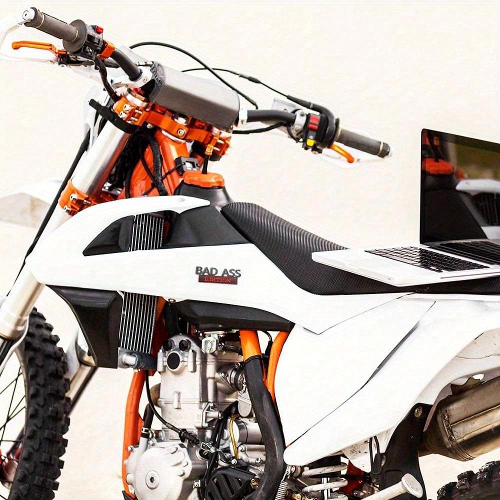 1PC Car 3D Emblem Sticker Badge Decal Auto Accessories for Tailgate Front Grille Hood Trunk Car Replacement Compatible with Motorcycle SUV Truck