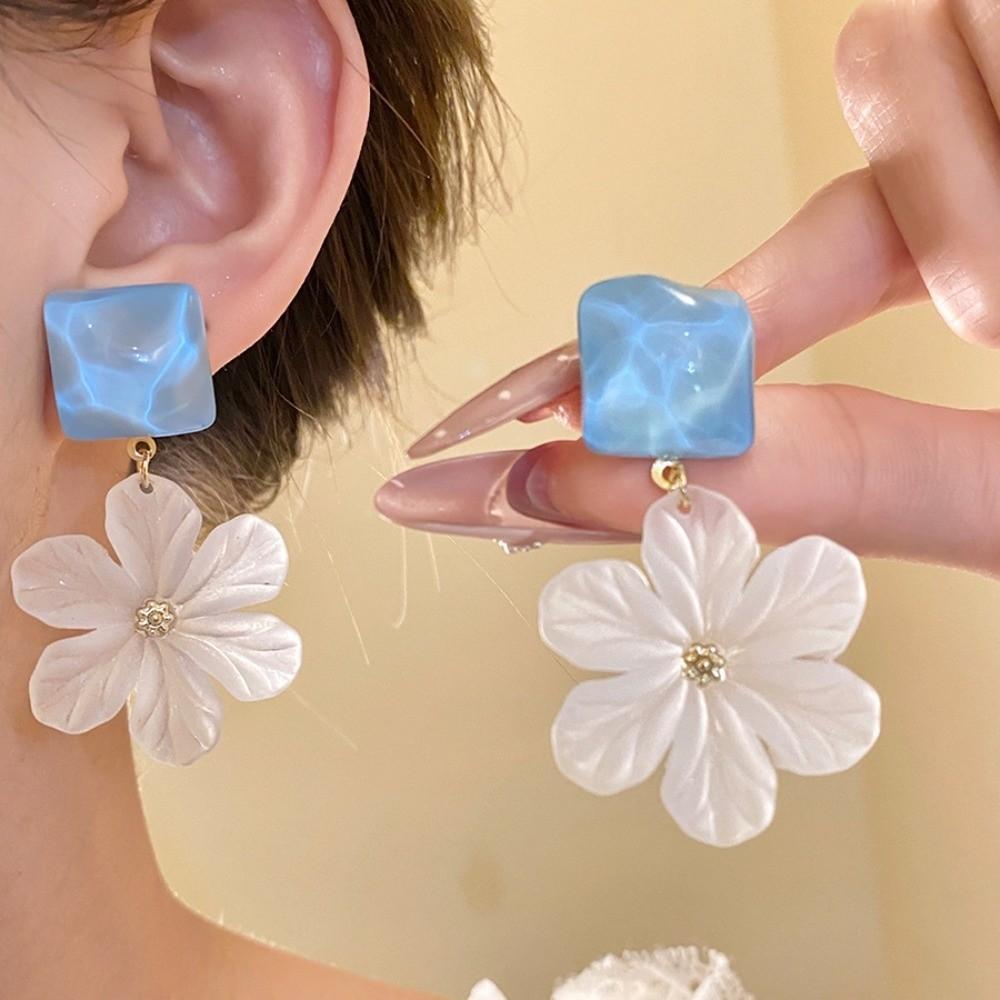 Exaggerated Acrylic Flower Earrings Temperament Ladies Stud Earrings Women Earrings  Spring Summer
