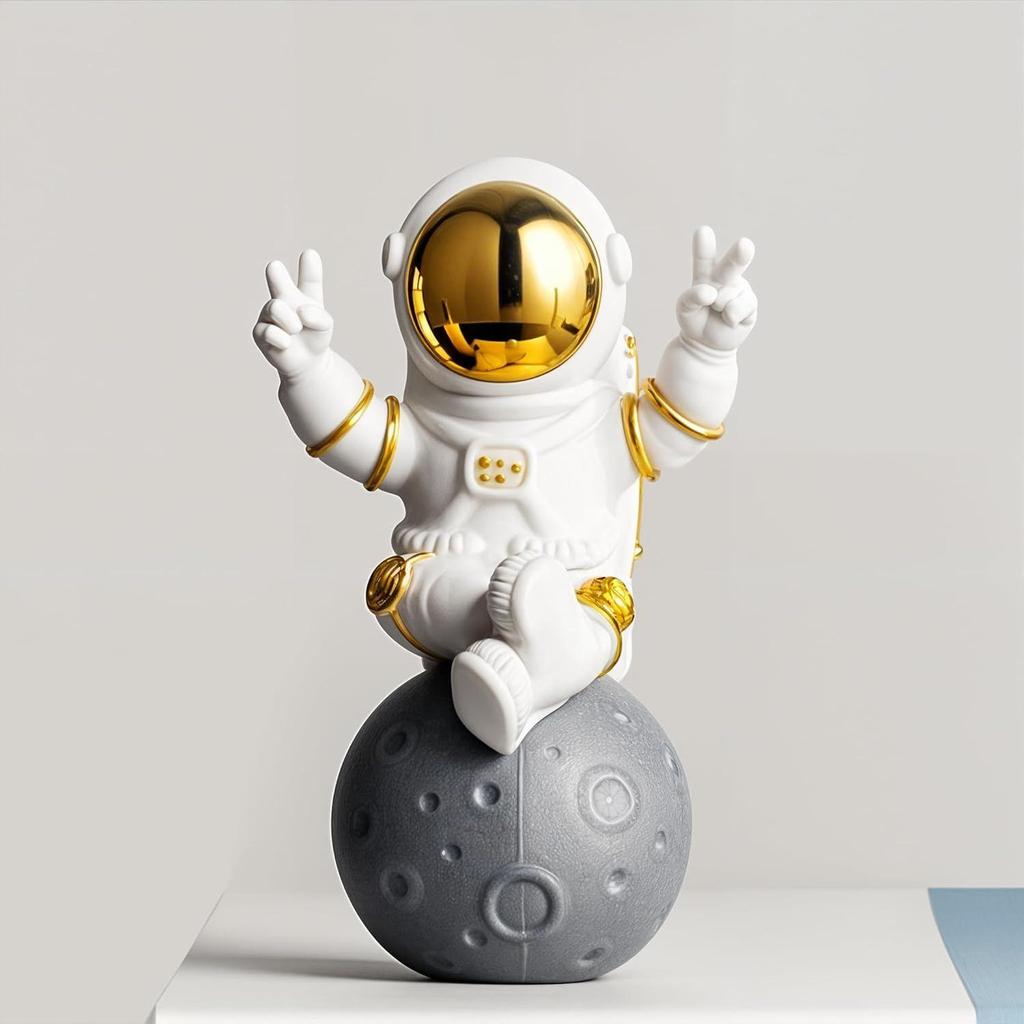 Cute Outer Space Astronaut Figurine Action Figure Toys Statue for Showpiece Home Living Room Decor Office Desktop Decoration Car Dashboard