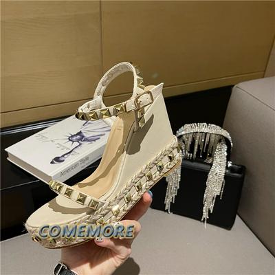 Sandales de Luxe de Créateur pour Femme Rivet Rome Plateforme Compensées Talons Hauts Chaussures pour Femmes Plage Bout Ouvert Bout Rond Sangle à Boucle 2024