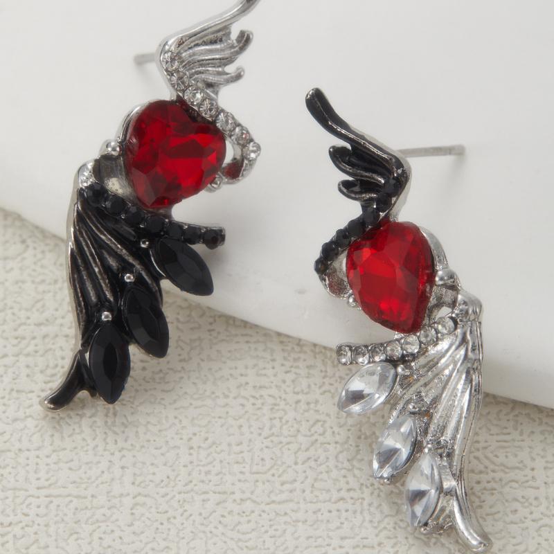 New Gothic Style Red Heart Set Zircon Wing Earrings, Suitable for Women's Halloween Party Accessories, Jewelry Gifts
