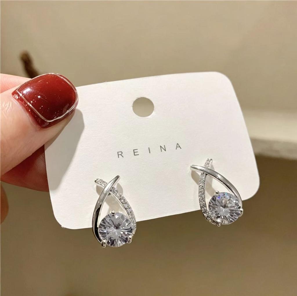 Exquisite diamond-set cross earrings, light luxury temperament, niche high-end design stud earrings.