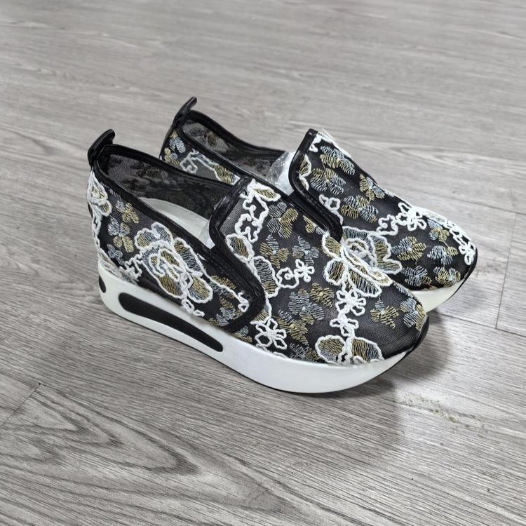 Damenmode Flache Sohle Innere Höhenerhöhung Meshgarn Atmungsaktive Freizeitschuhe