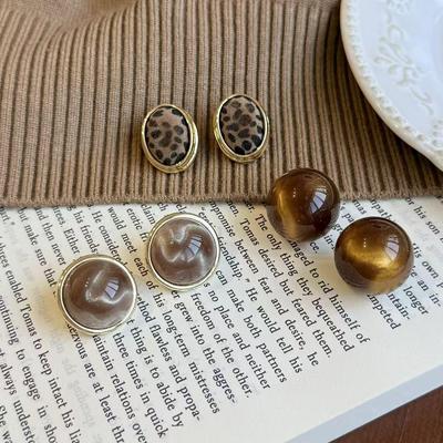 Light Luxury Coffee Cat's Eye Round Earrings - Simple and Versatile High-End Earrings for Autumn/Winter Trend