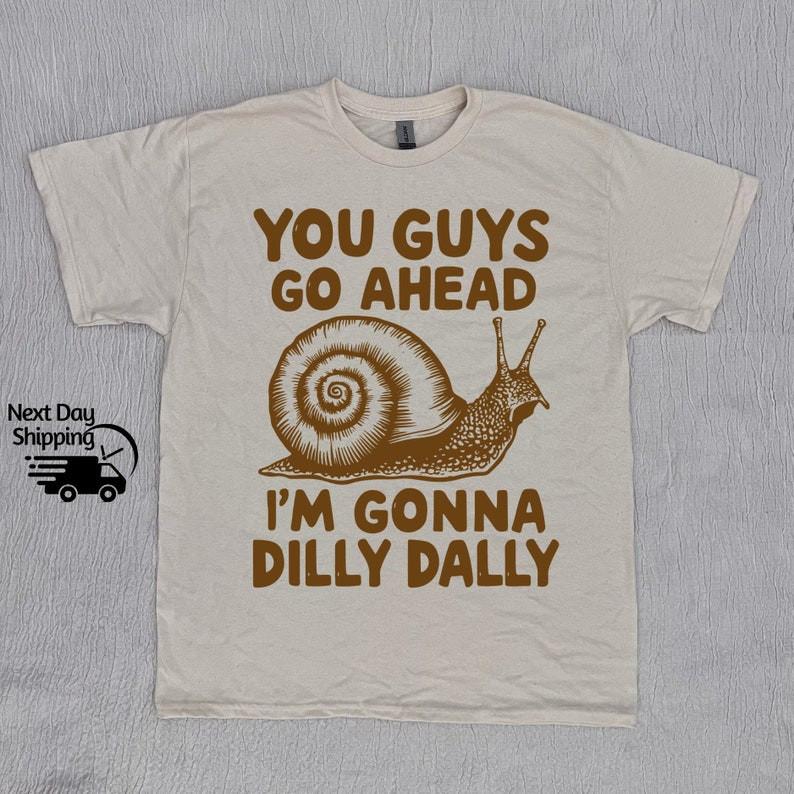 Dilly Dally Snail Funny Sarcastic Retro 90s Vintage Distressed Unisex Tee XL