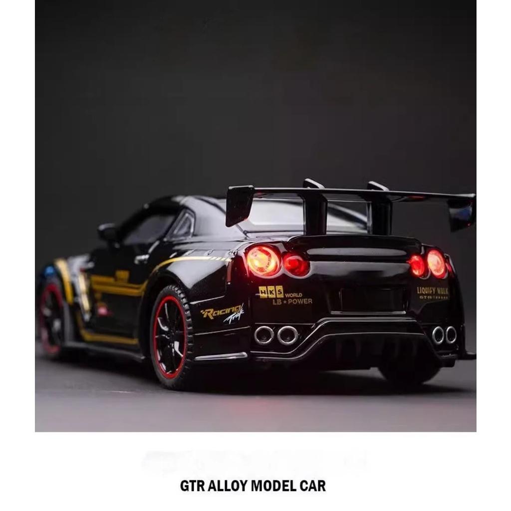 1/32 Scale Nissan GTR R35 Alloy Sports Car Diecast Model Sound & Light Desktop Collection Decorative Gift Boys Display Ornament