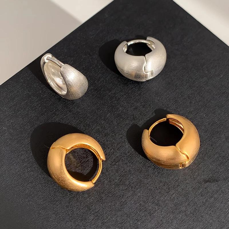 Retro Heavy Industry Small Matte Silver Glossy Metal Circle Earrings Women's Personality Fashion Cold Wind Temperament Earrings Women