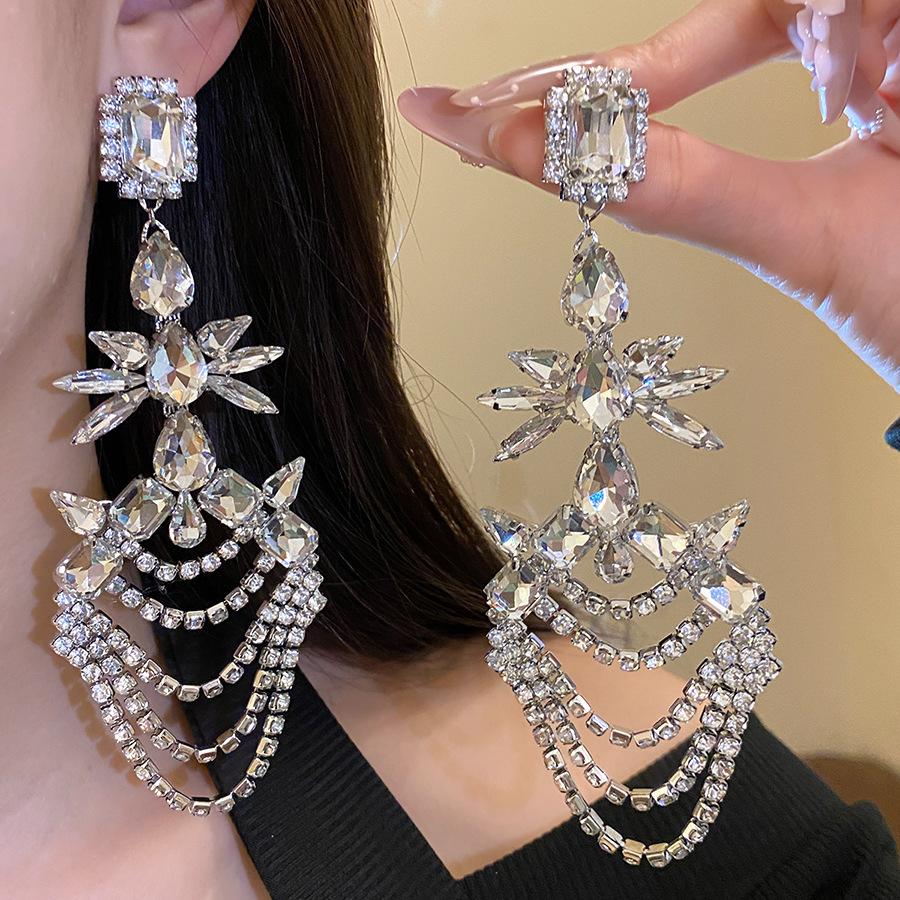 

Silver needle geometric diamond-set water drop fringed earrings personalized design sense simple fashion stud earrings light luxury high-end earrings