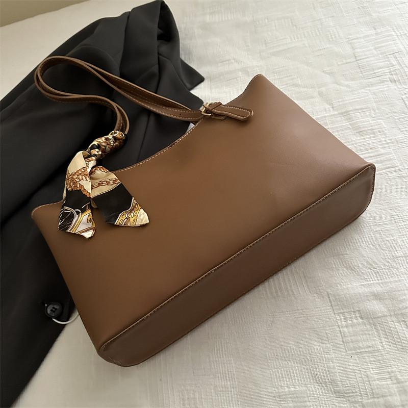 Soft Material Pu Women Tote Bag With Inner And Outer Pockets For Outings Casual