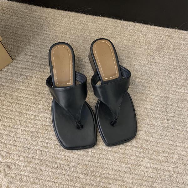 Fashion Square Heel Slippers Casual Rubber Flip Flops Shoes Woman 2025 Shale Female Beach Pantofle Block Luxury Soft Hawaiian Sabot New