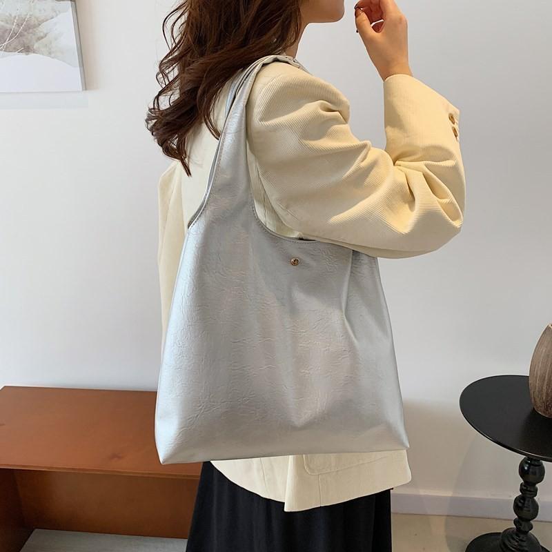 Stylish Large Capacity Tote Bag For Women In Vintage Black Silver White Brown Colors