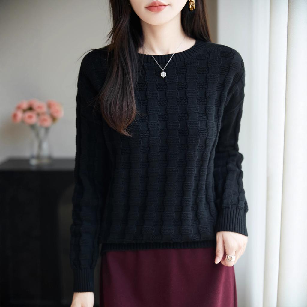 A Thickened Autumn and Winter Knitted Sweater with Jacquard Solid Color Round Neck, Paired with A Warm Base Layer Top
