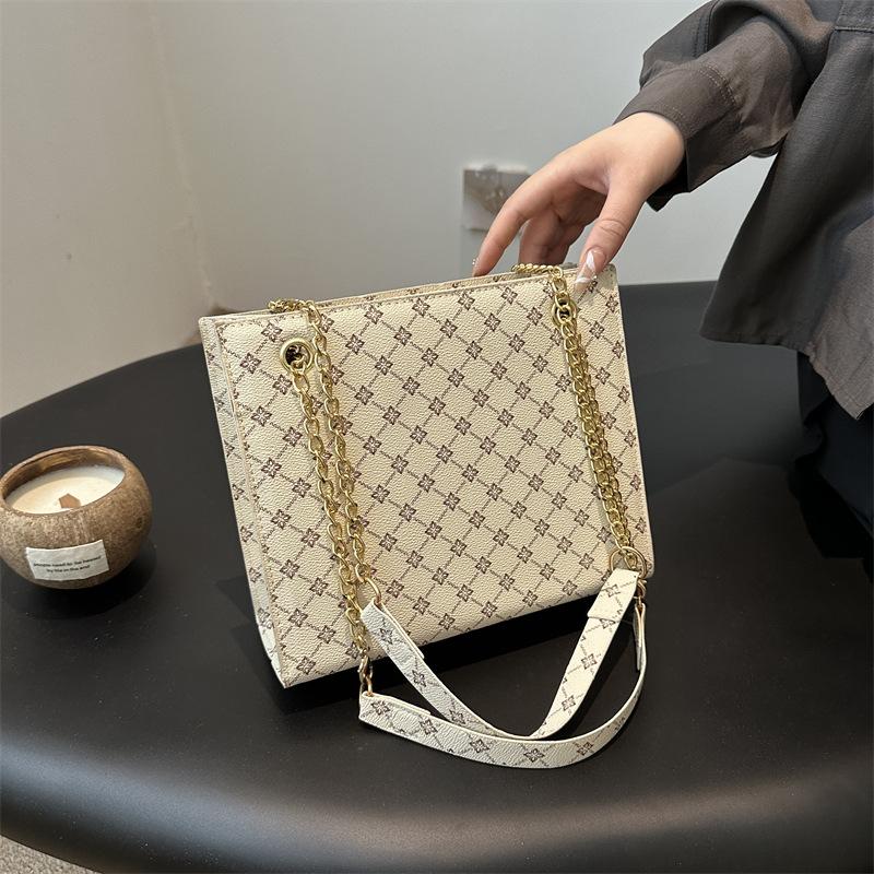 Bag Fashion Small Square Bag Textured Pu Shoulder Bag Large Capacity Chain Crossbody Bag Women'S Bag