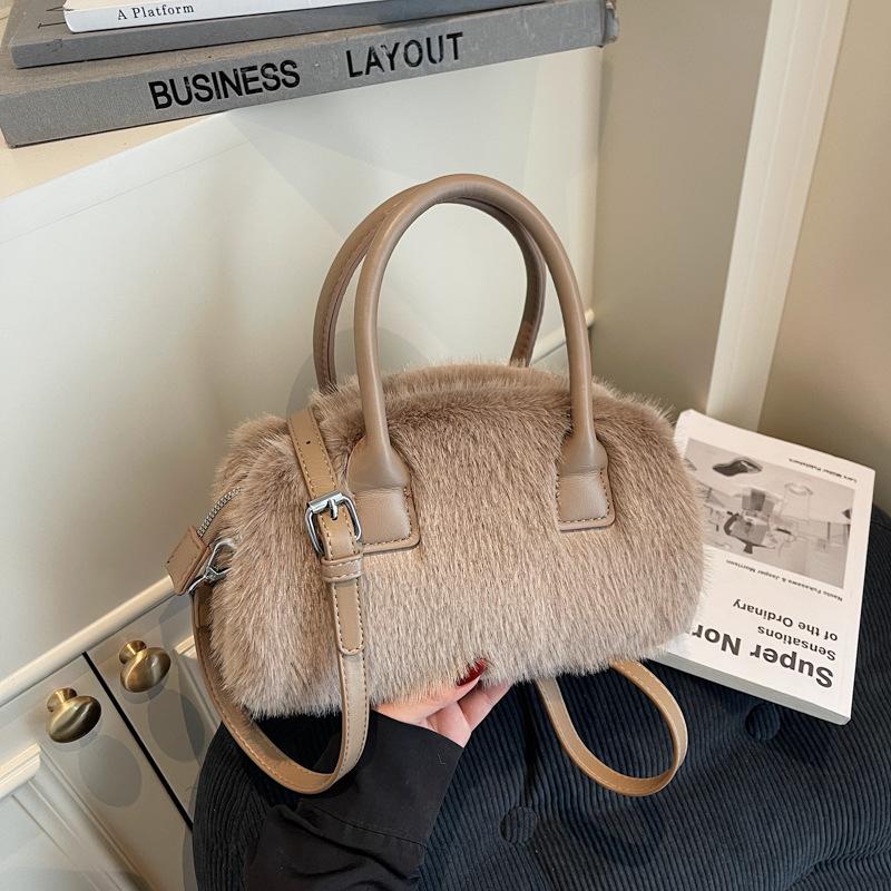 Premium plush handbag women's 2025 new fashion autumn and winter plush bag versatile niche shoulder messenger bag