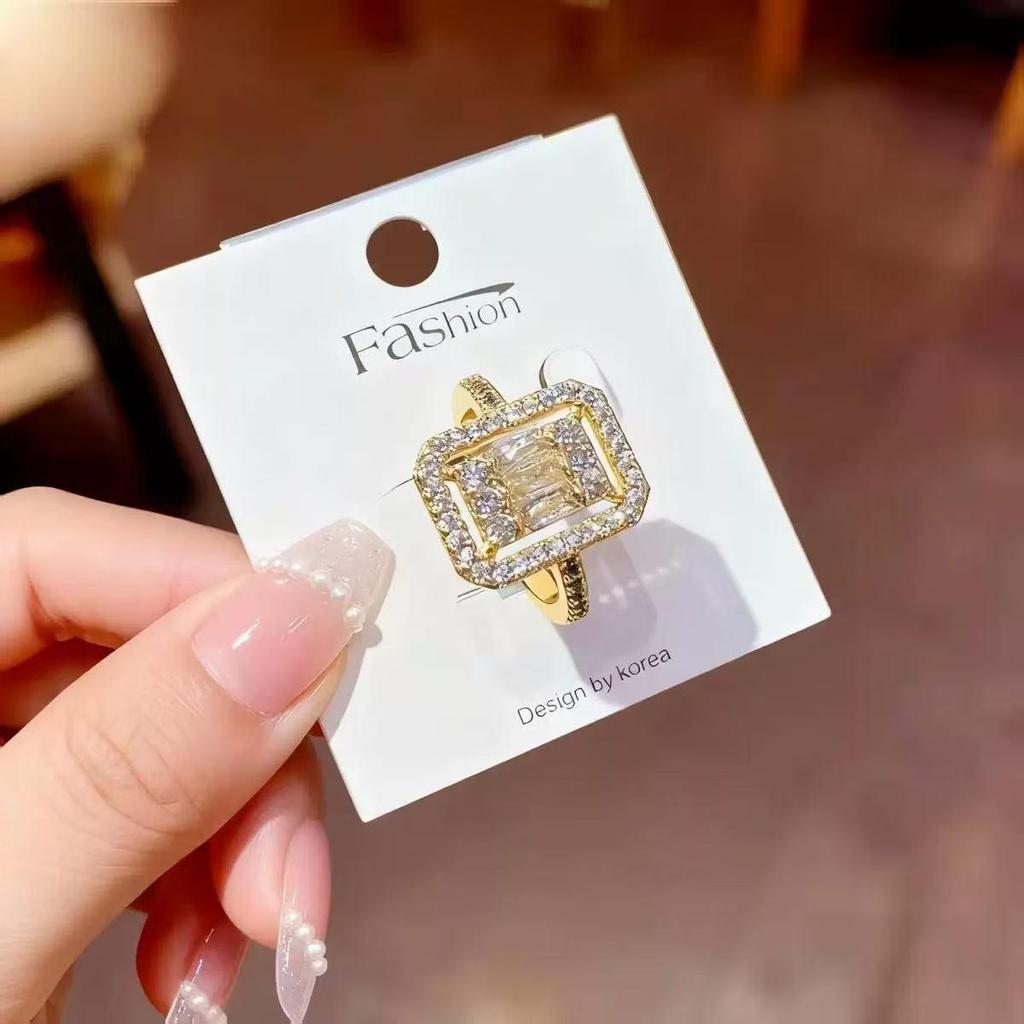 Elegant European-American Rectangular Diamond Clavicle Necklace - Light Luxury Fashion for Women