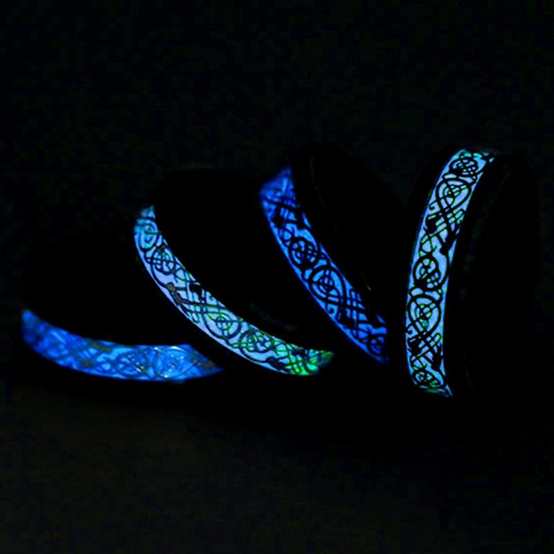 Trendig Blå Lyser upp Svart Drake Design Rostfritt Stål Fluorescerande Ring för Män Och Kvinnor Moderiktig Vigselring