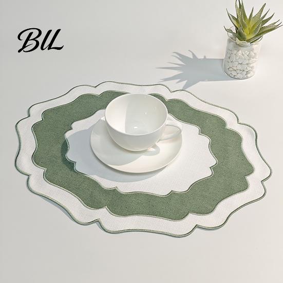 Washable Placemat Scalloped Linen Dining Table Mat Machine Wrinkle Colorful Free for Home Farmhouse Kitchen Restaurant Wavy Edge