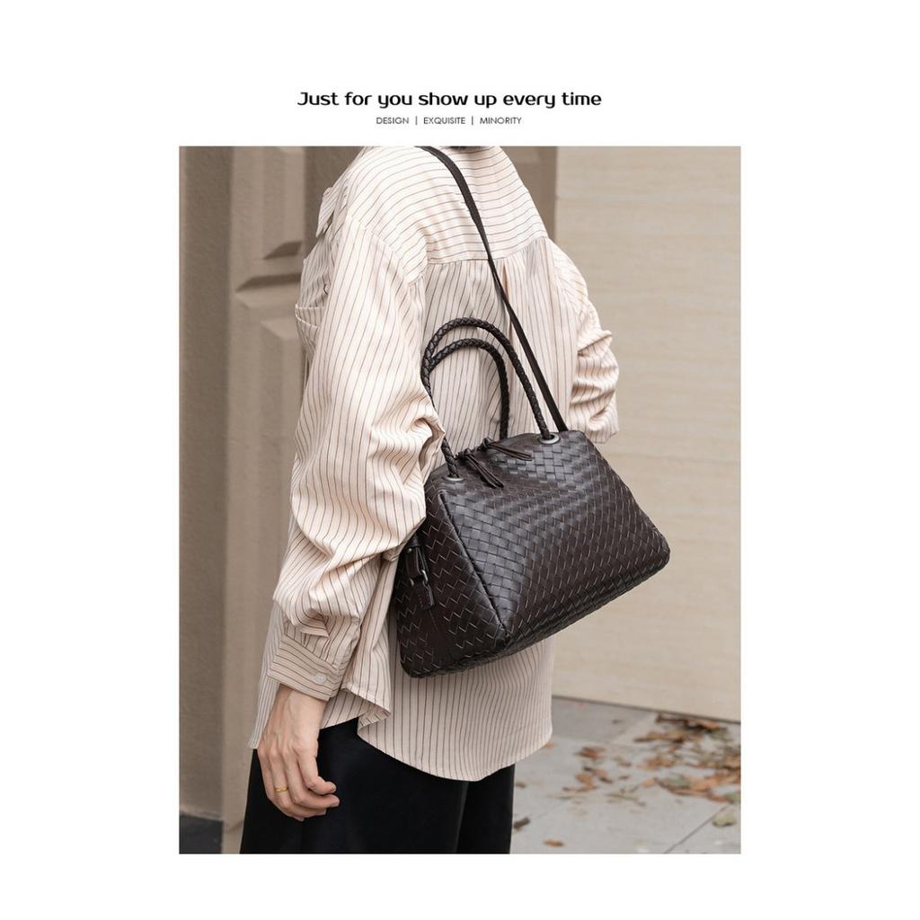 Trendy women's bag first layer sheepskin hand-woven portable diagonal straddle bag fashion versatile trend woven bag crossbody