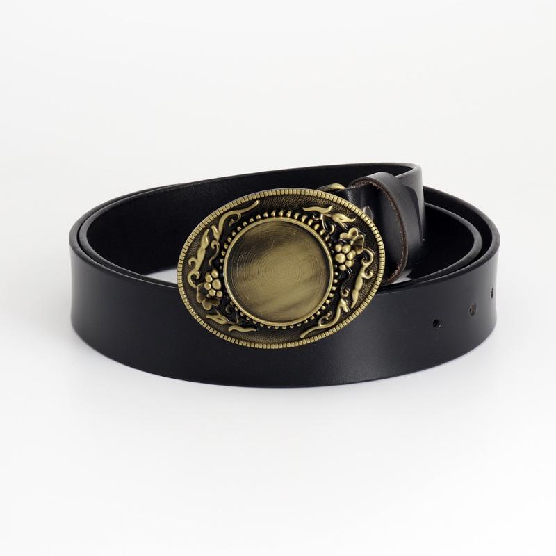 Cinto de Couro de Vaca com Pequeno Padrão de Placa Leve Cinto de Designer Calças Casuais Masculinas com Decorações Góticas