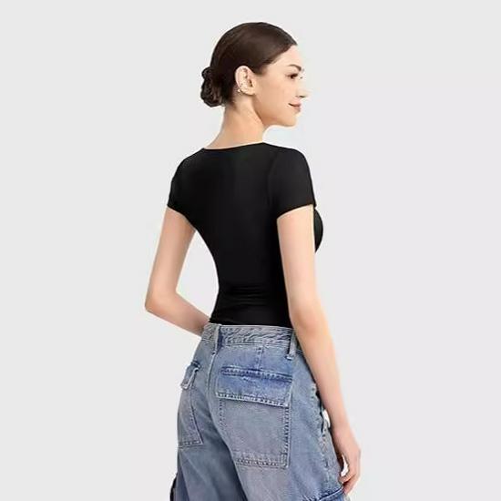 2024 Top Crop ze Slim-Fit Dekoltem w Kształcie Serca z Jedwabiu Mlecznego: Damski sweter z krótkim rękawem