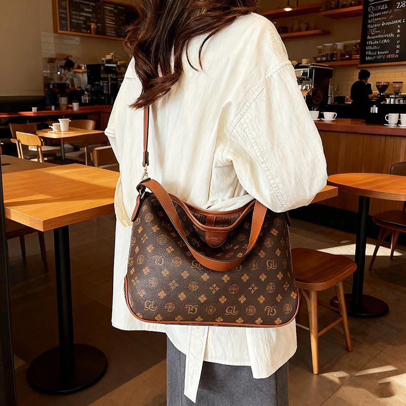 Vintage large capacity bag shoulder bag commuter classic fashion printed messenger bag tide