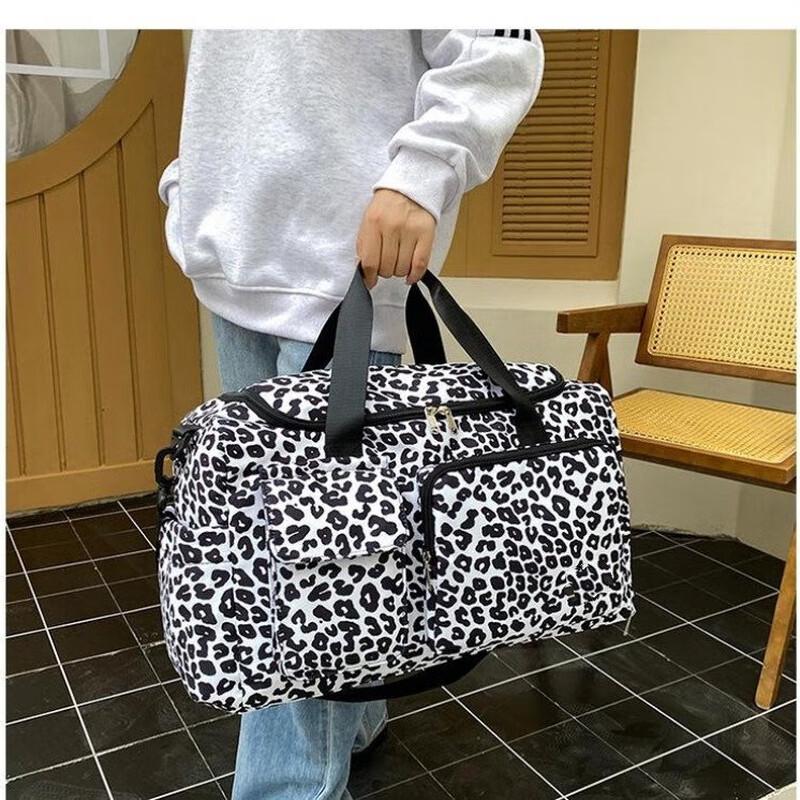 Can Chi Large Capacity Leopard Print Travel Duffel Bag
